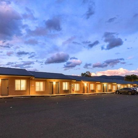 Edward Parry Motel And Apartments 탬워스 외부 사진