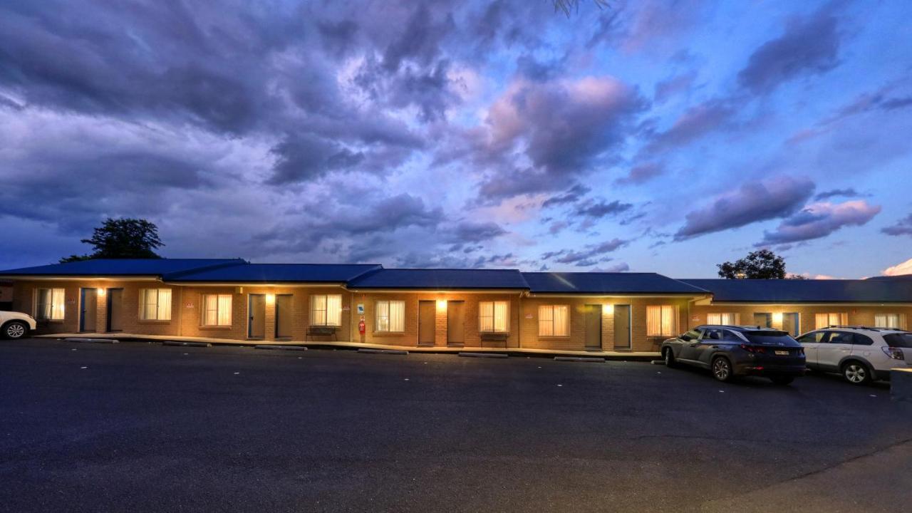Edward Parry Motel And Apartments 탬워스 외부 사진