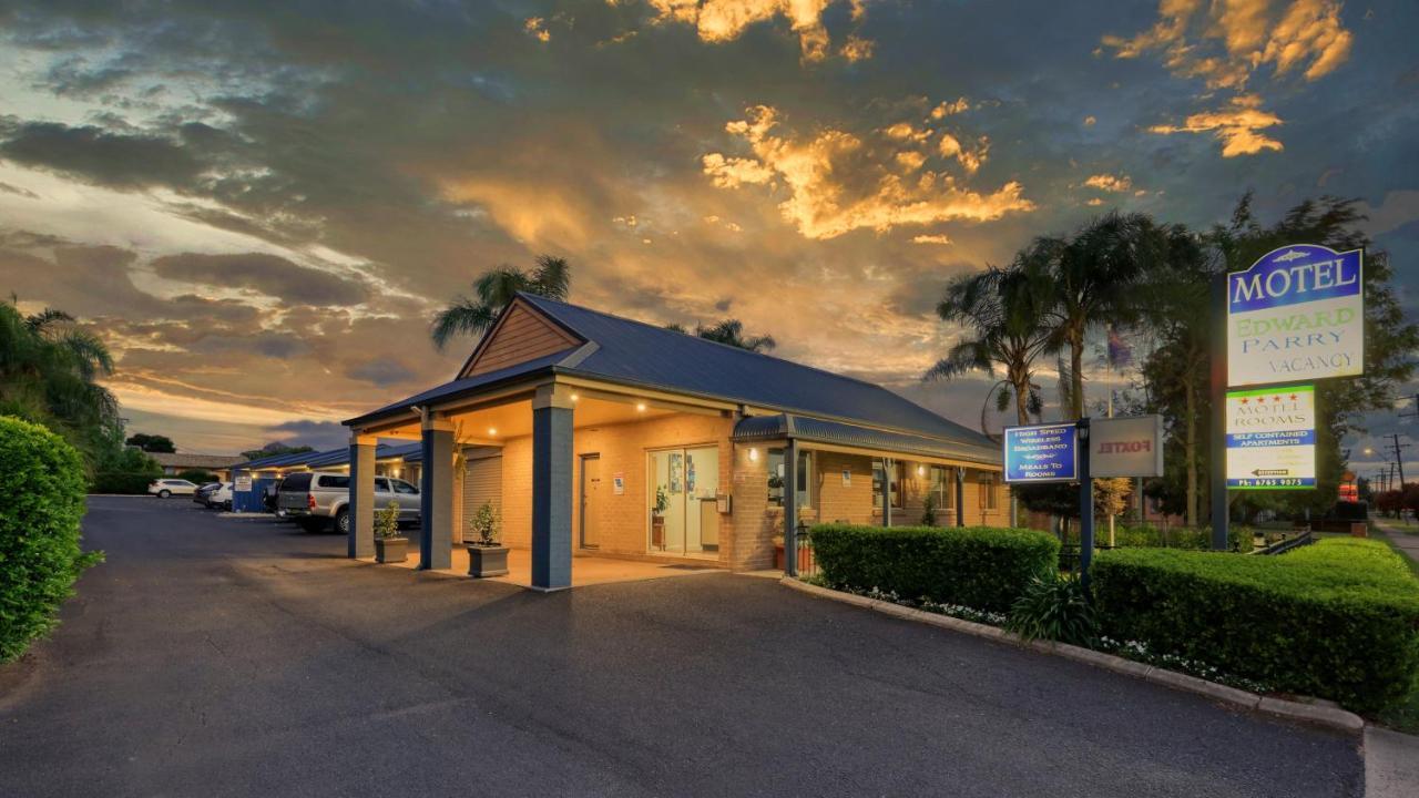 Edward Parry Motel And Apartments 탬워스 외부 사진