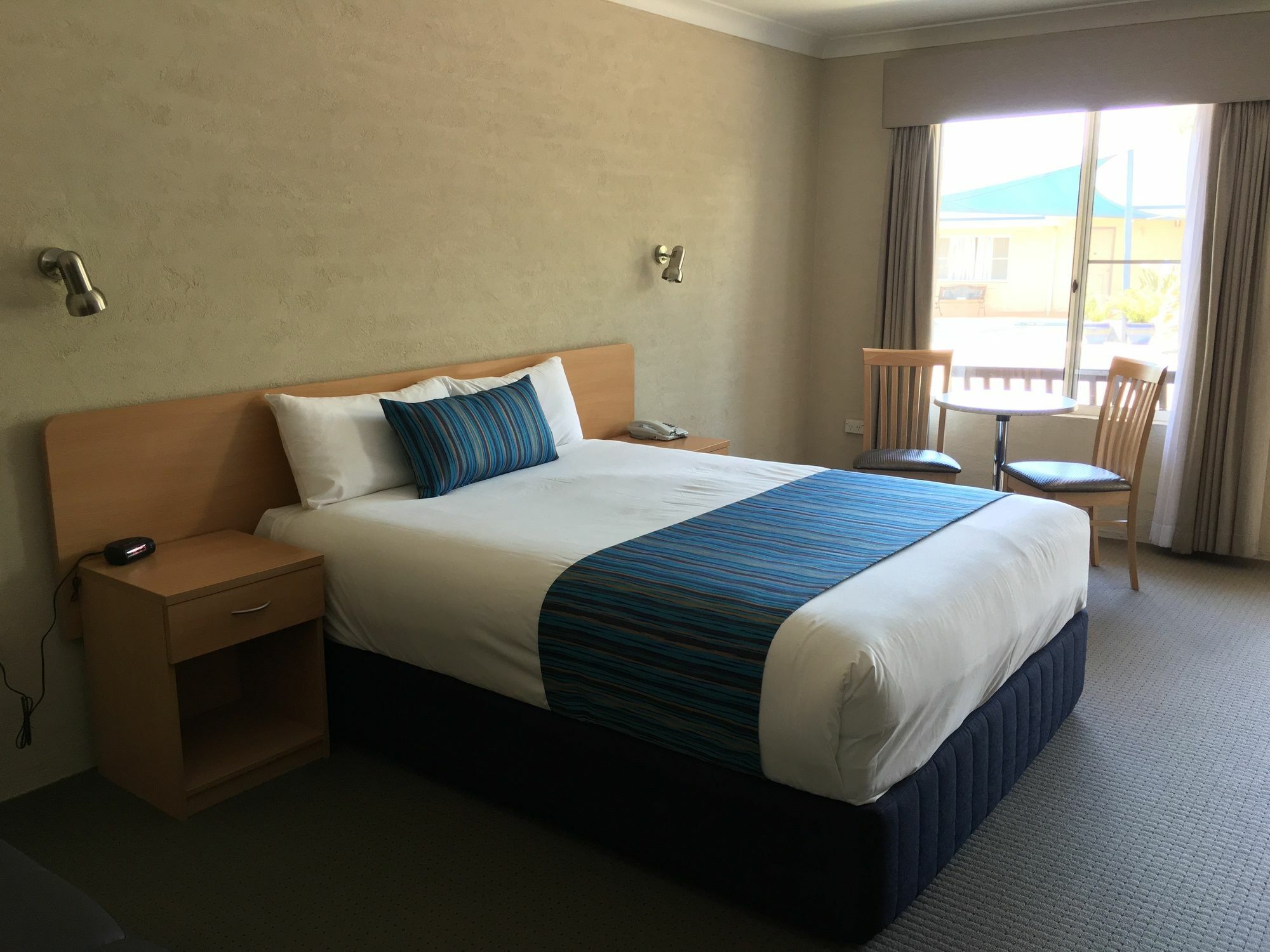 Edward Parry Motel And Apartments 탬워스 외부 사진