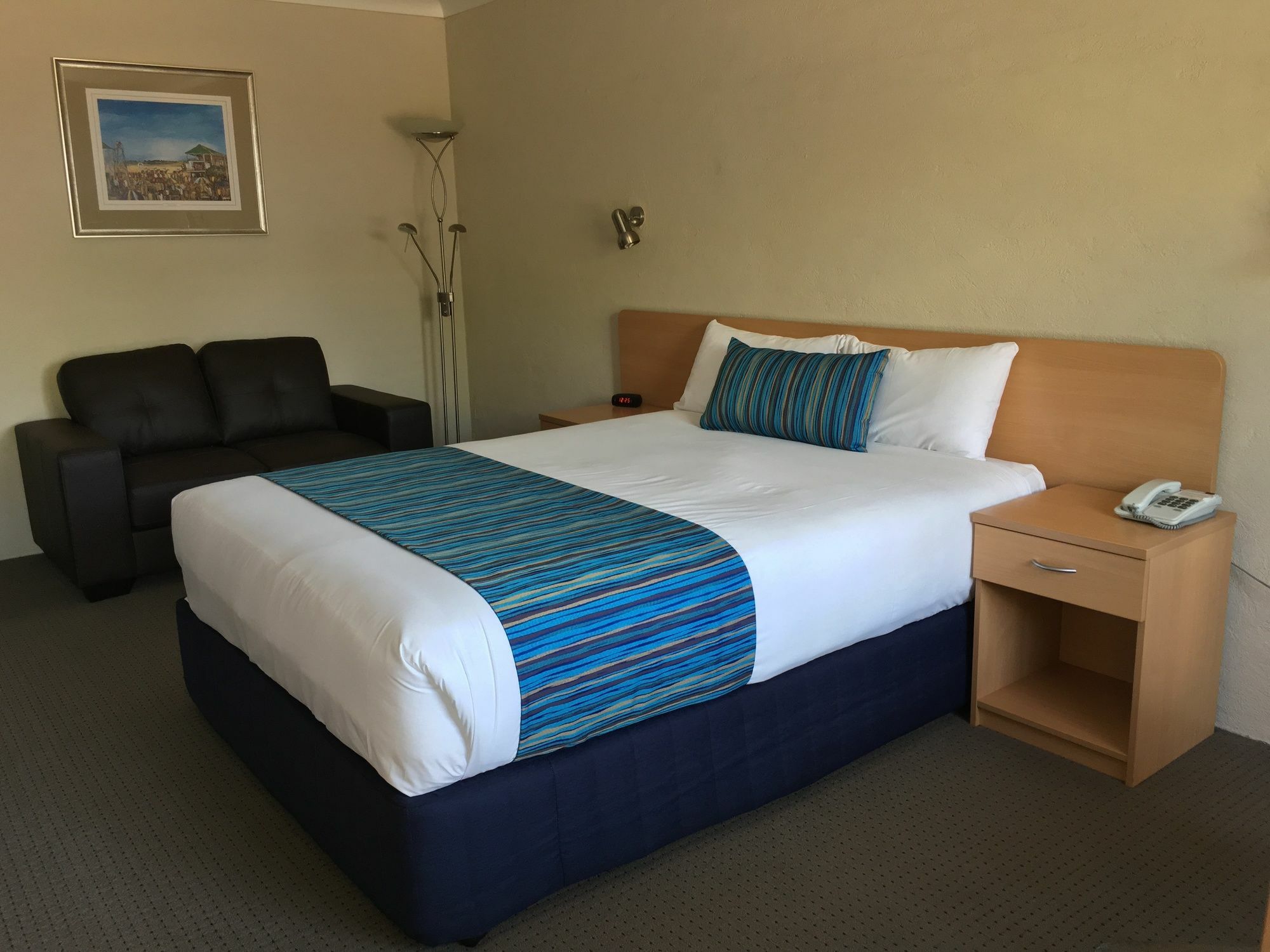 Edward Parry Motel And Apartments 탬워스 외부 사진