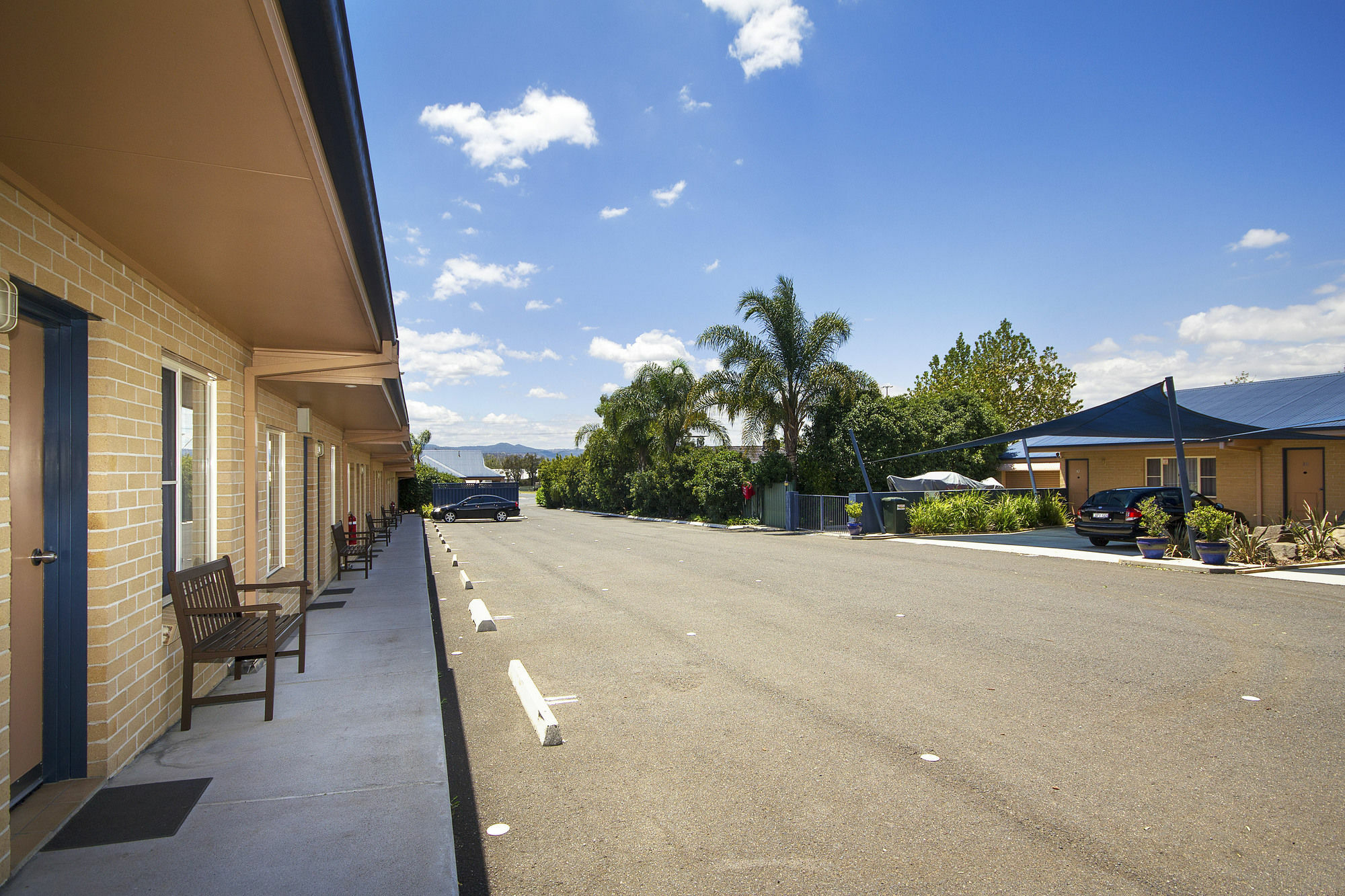 Edward Parry Motel And Apartments 탬워스 외부 사진