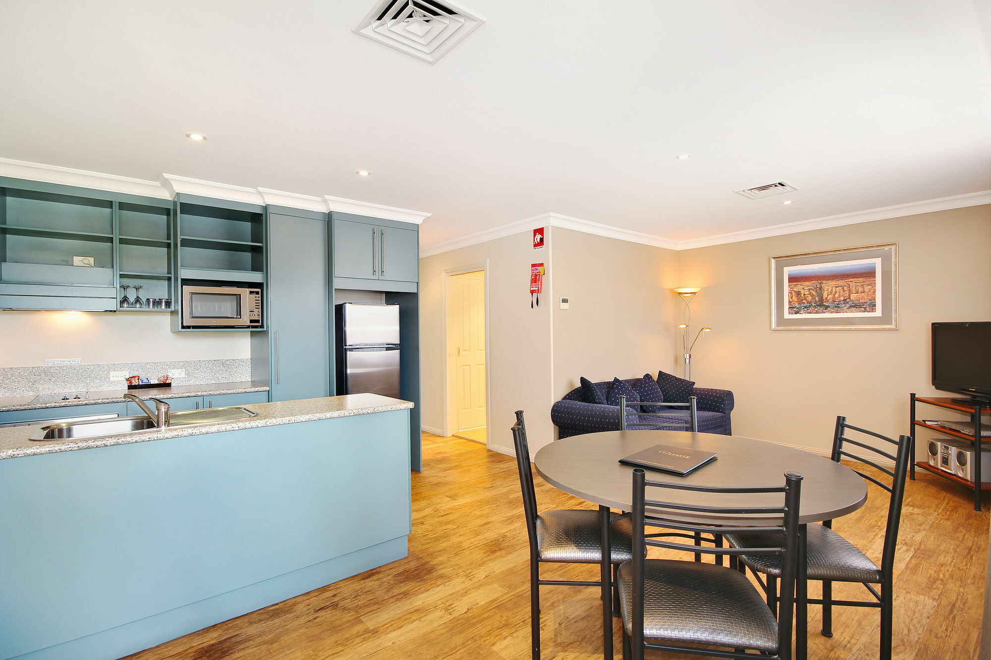 Edward Parry Motel And Apartments 탬워스 외부 사진