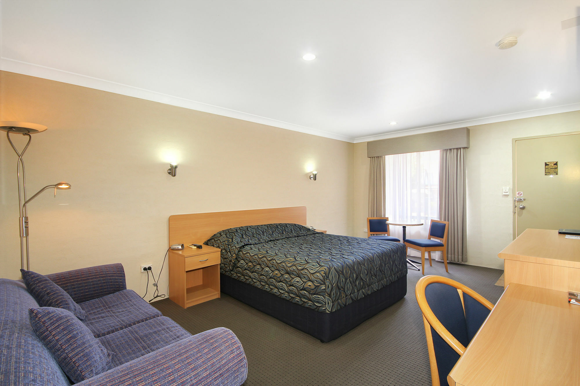 Edward Parry Motel And Apartments 탬워스 외부 사진