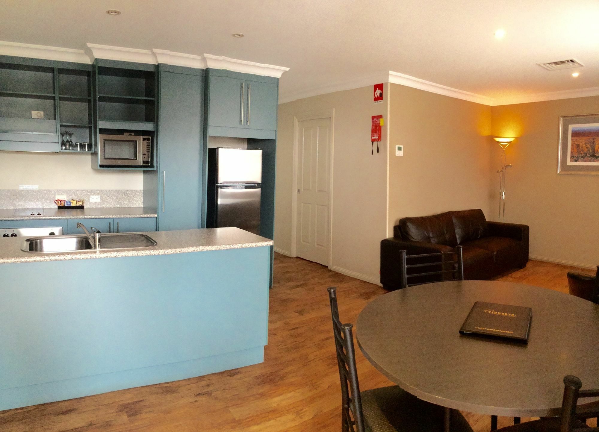 Edward Parry Motel And Apartments 탬워스 외부 사진